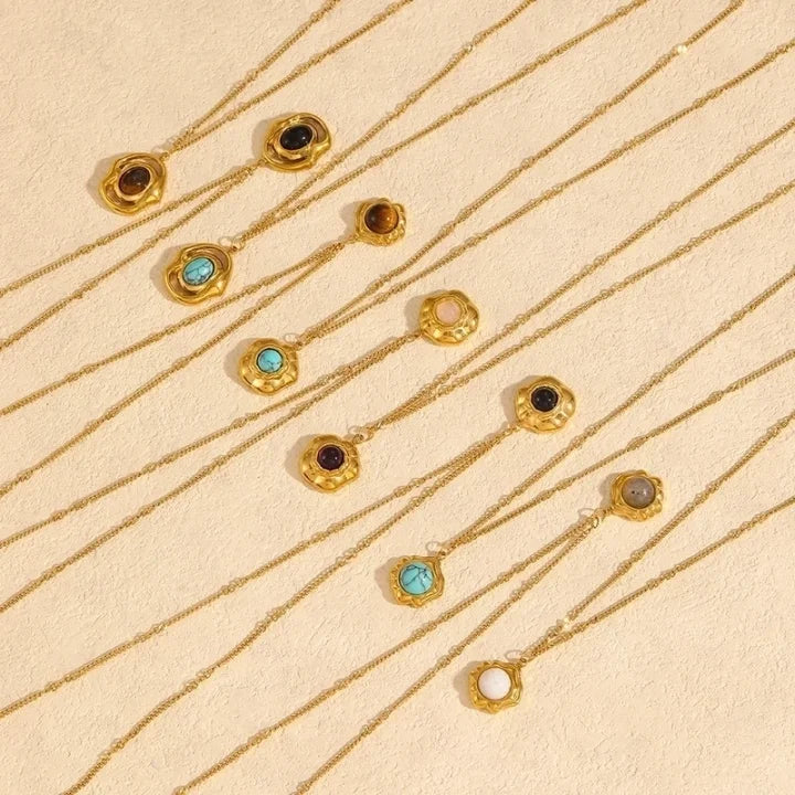 Colar em aço com pedra